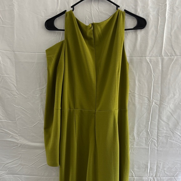 Forever unique One-Shoulder Green Maxi Dress - Picture 6 of 9